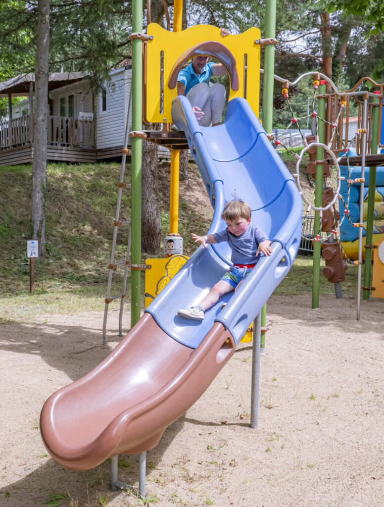 Camping VAL DE COISE enfant toboggan