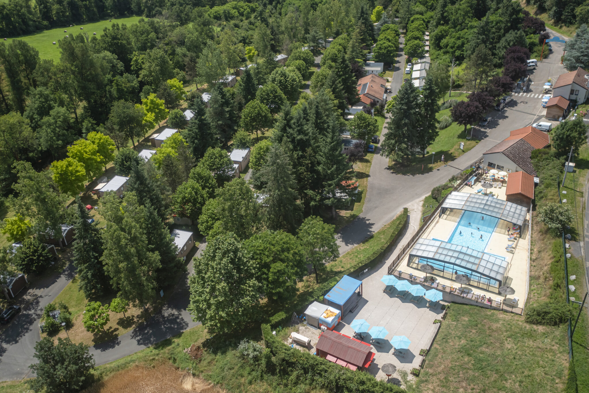 Camping VAL DE COISE vue drone piscine + camping