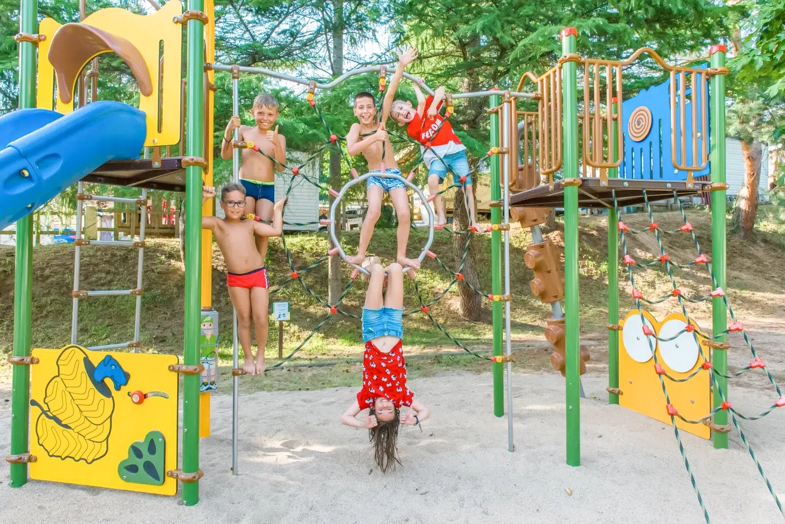 les jeux pour enfants du camping paradis val de coise