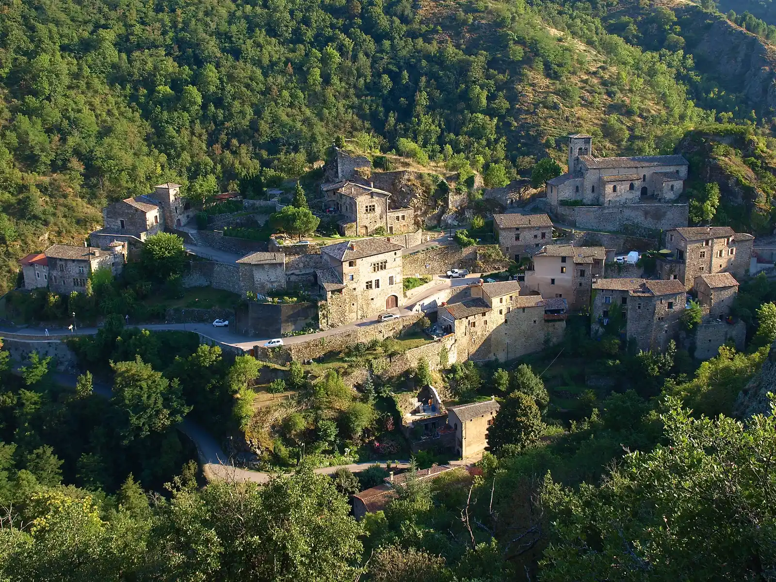 General view of the village of Malleval (Loire) resultat